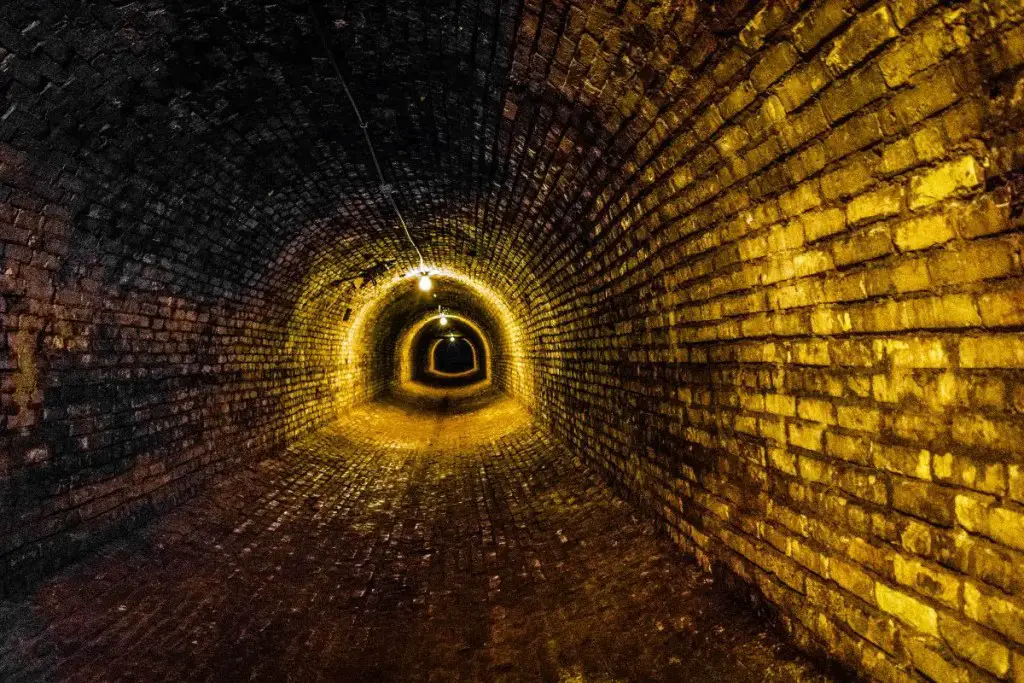 \"Tunnel\"